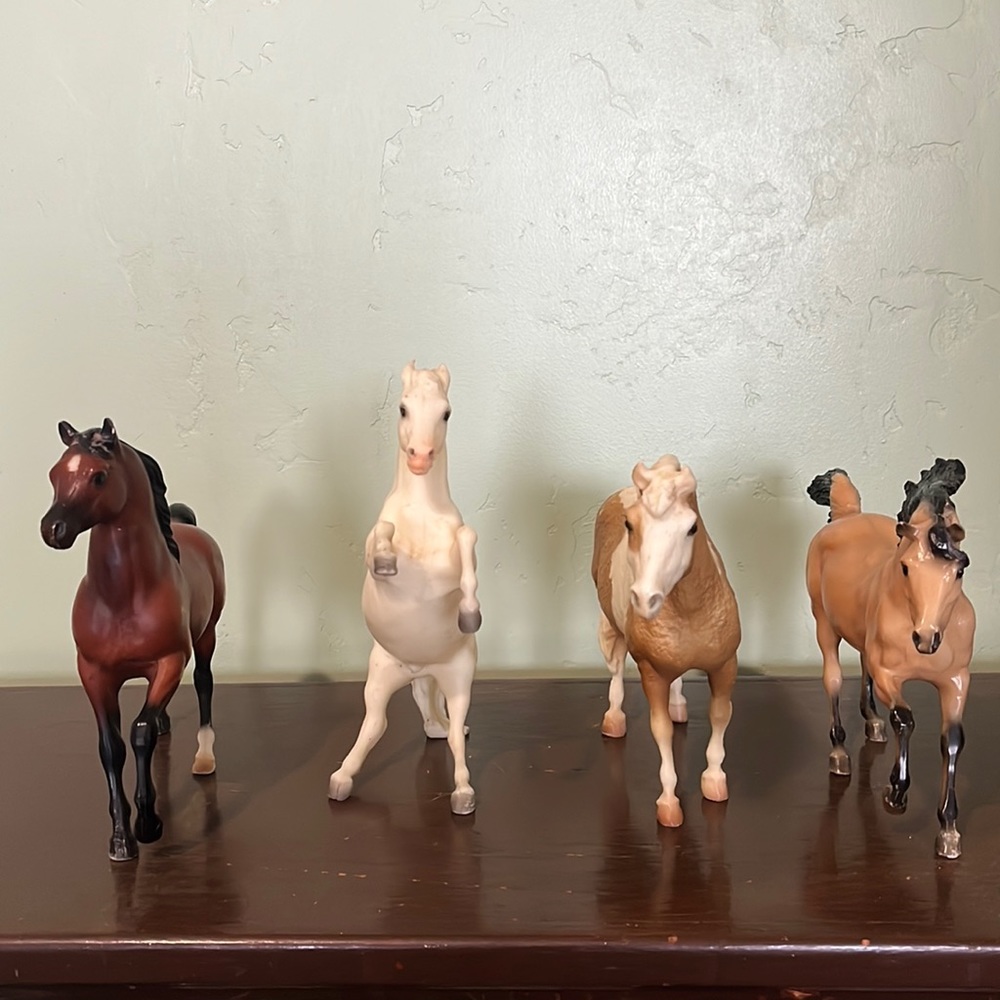 4 ponies for play time!